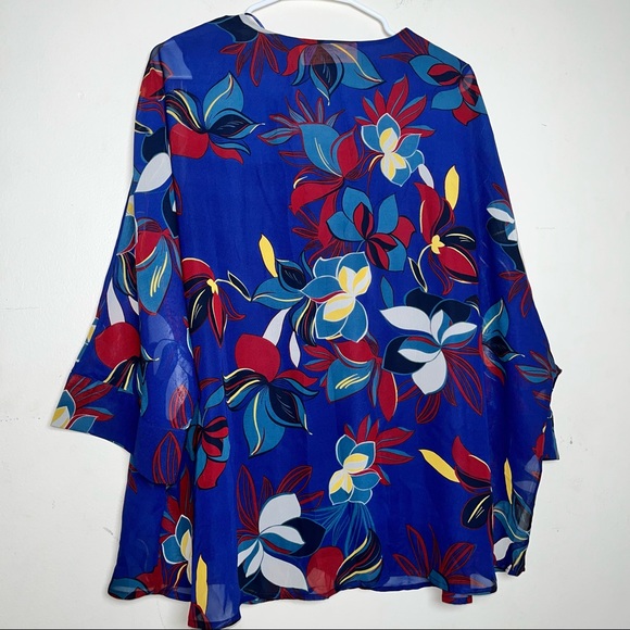 East Adeline 2X flower blouse - Picture 5 of 9